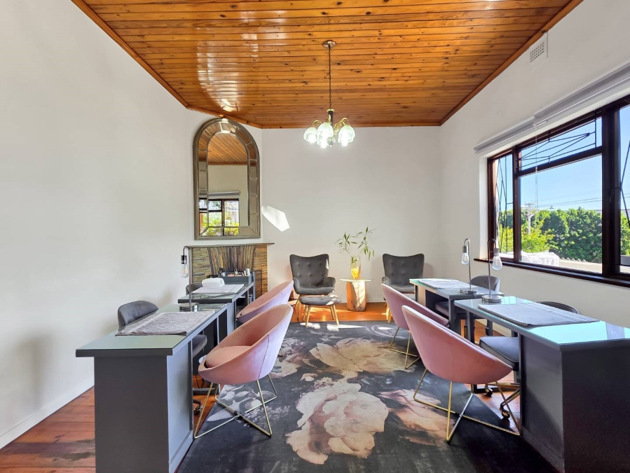 6 Bedroom Property for Sale in Green Point Western Cape